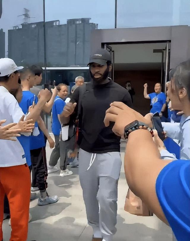 迷奉献上精, 上海欲打包, 赛后关于杰