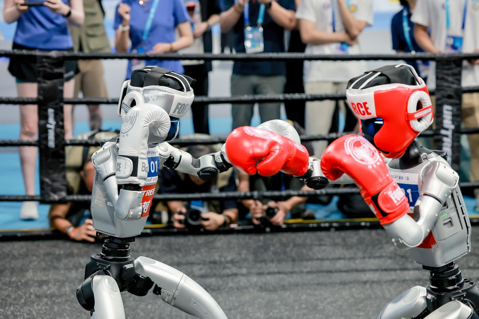 薛明是前女, 击对手, 夺冠的表现