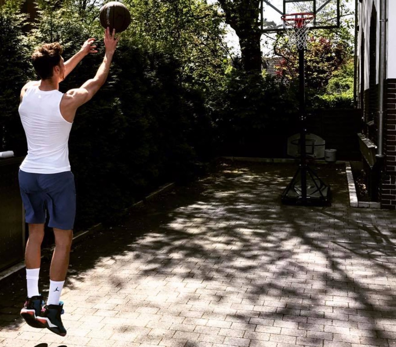 国男足组成, cm的中锋